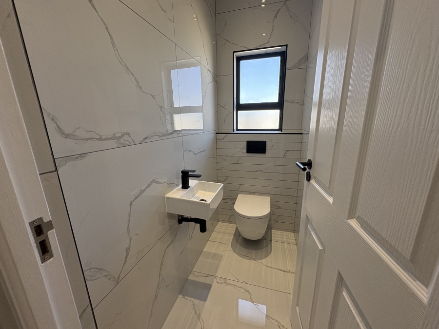 4 Bedroom Property for Sale in Sandown Western Cape